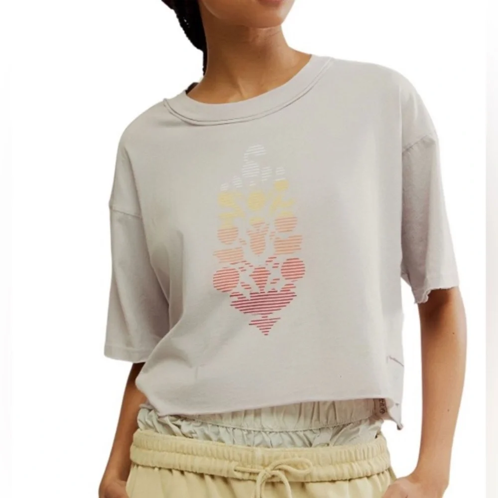 New Women’s Free People Inspire Logo Crop Tee - Oyster Combo Size Medium - Picture 1 of 9